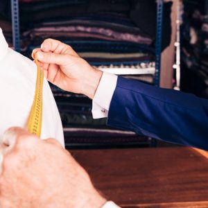  Comparaison entre les costumes sur mesure et les costumes prêt-à-porter 
