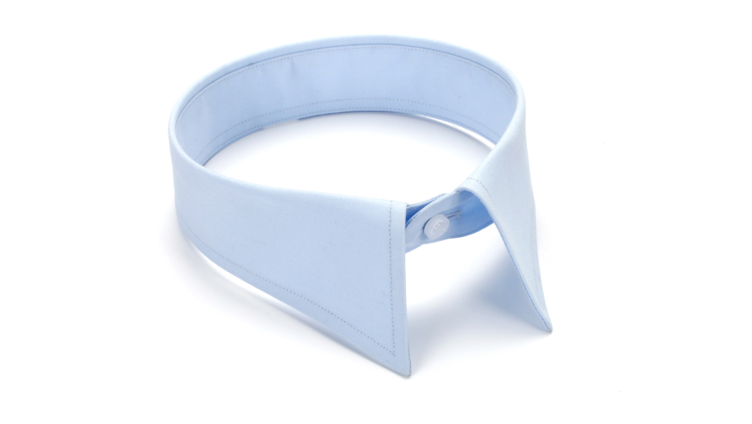 Conseils pour nettoyer le col de chemise de couleur sans l