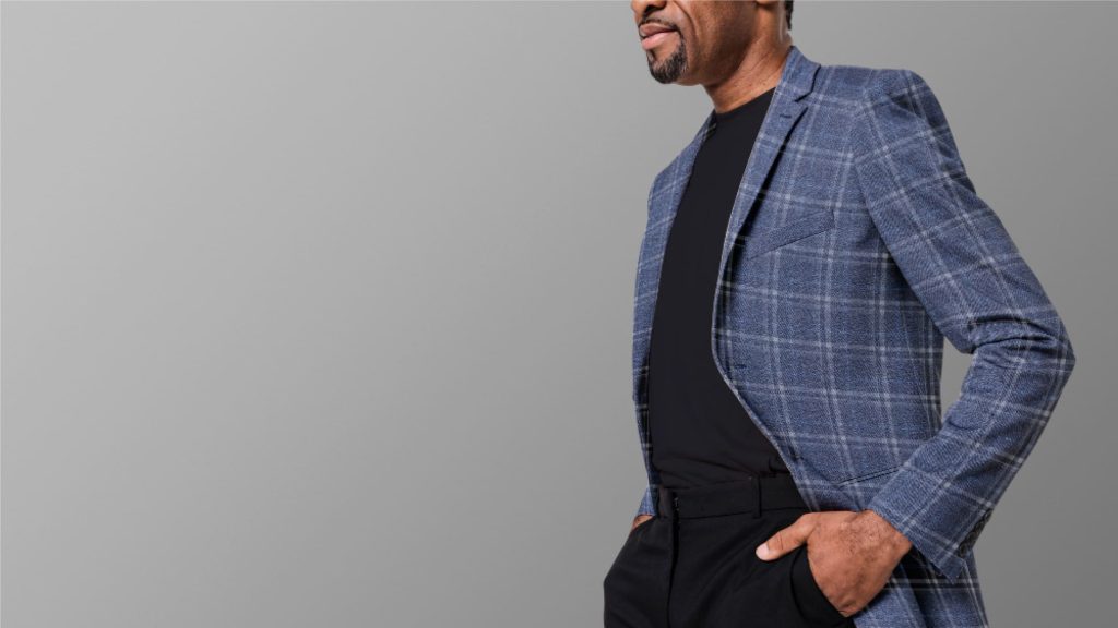 Homme portant un costume professionnel pour le travail, avec veste élégante et tenue sobre adaptée à un environnement professionnel.