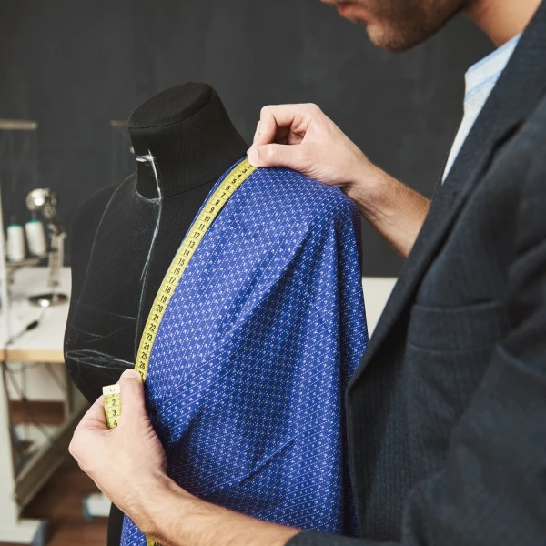 Pourquoi la demi-mesure séduit de plus en plus - costume sur mesure Paris